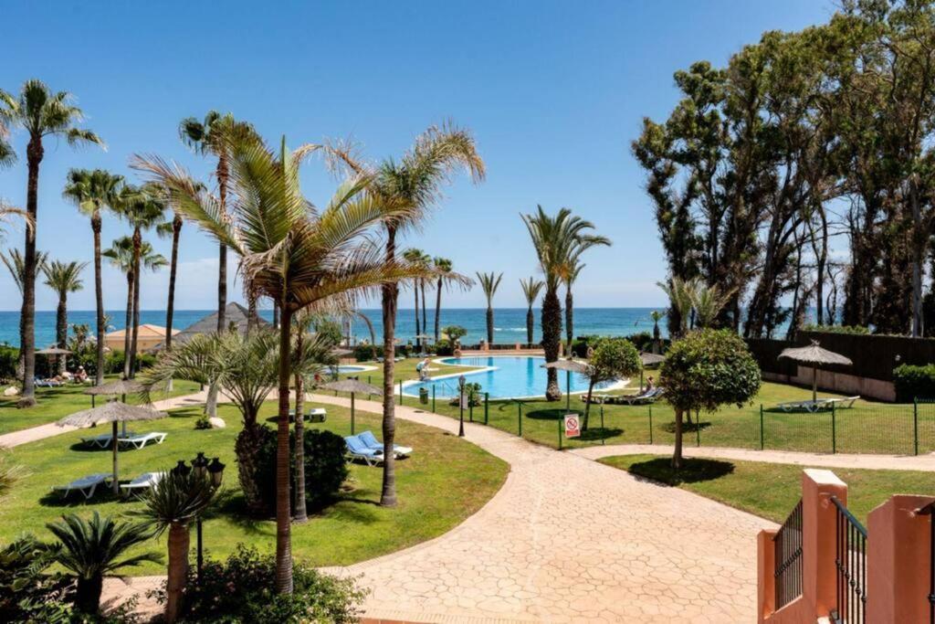 Ct 240 - Beachfront Apartment -Don Juan Manilva Luaran gambar